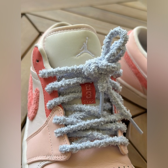 WMNS JORDAN 1 LOW SE “MIGHTY SWOOSHERS” - Picture 5 of 10